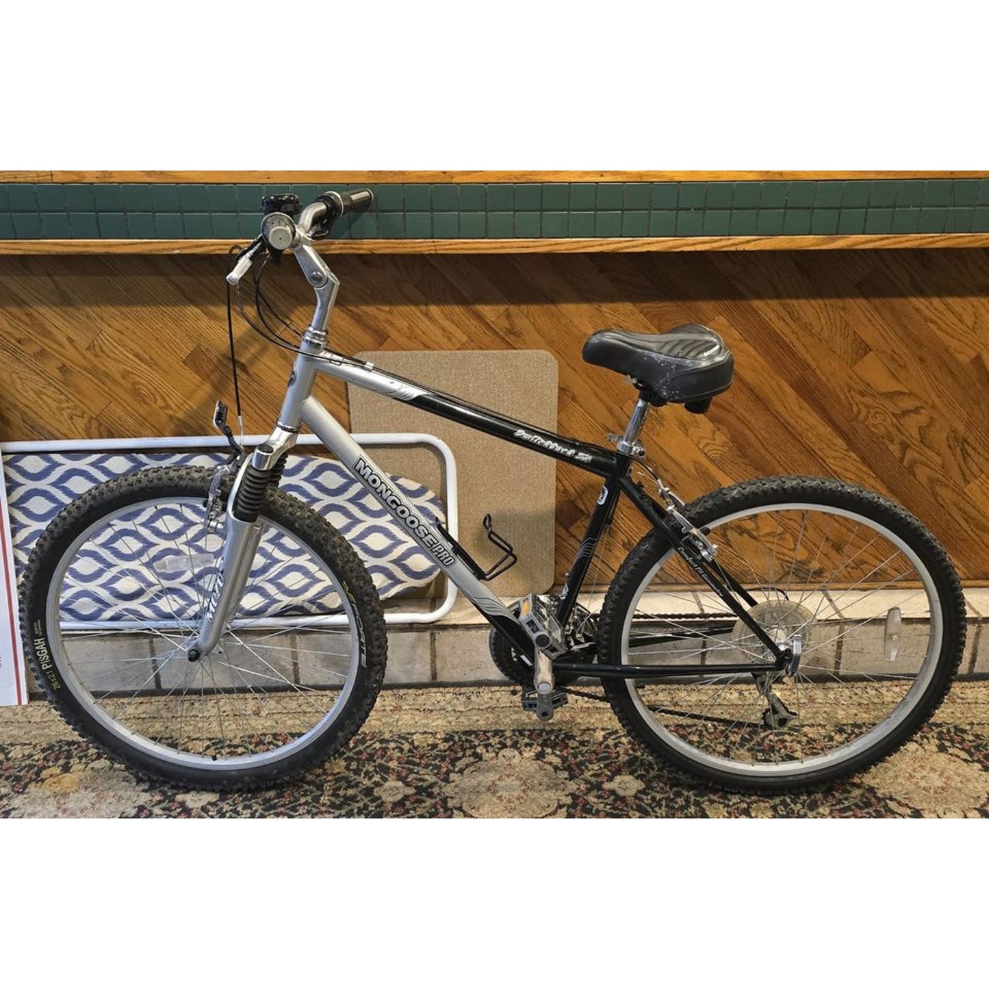 Mongoose SwitchBack SX / 18" Frame / 21-Speed / 26" Wheels /