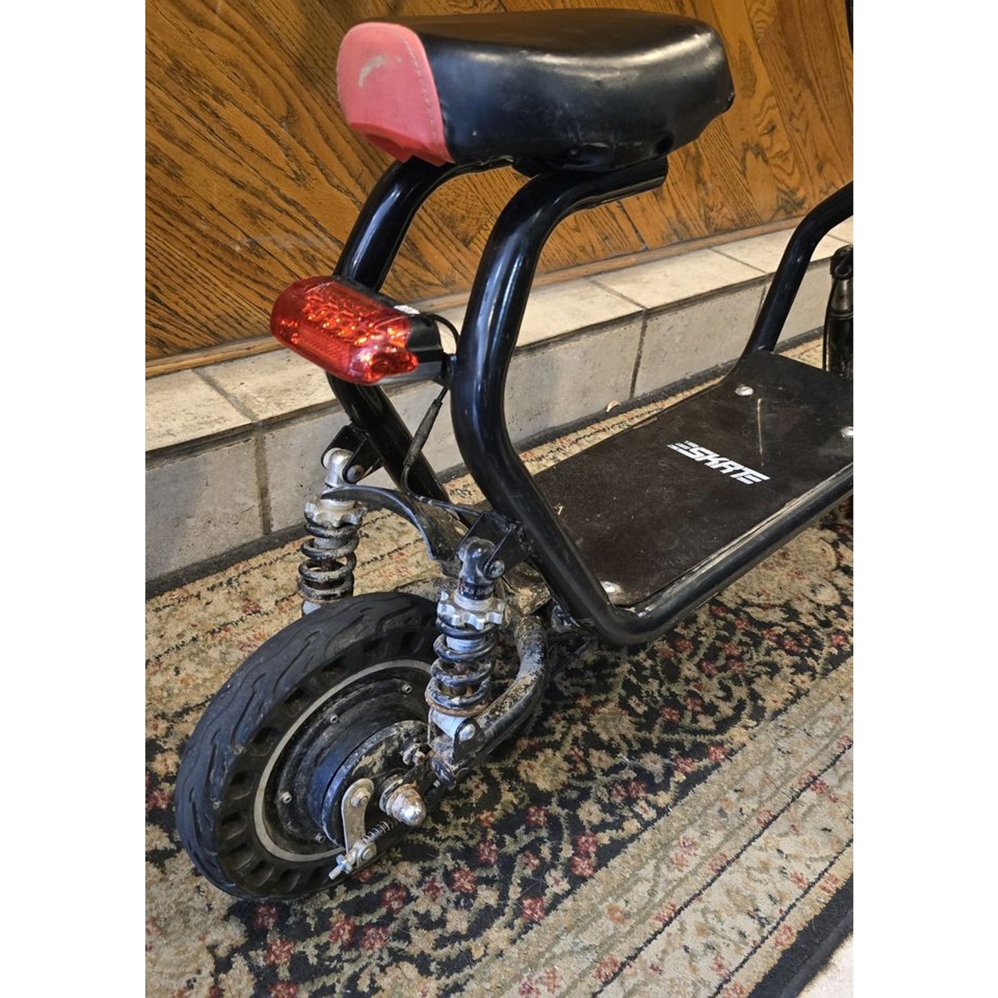 SKRT Electric Scooter / 350W / 48V  / 18 MPH / 18.6 Miles / 20" Wheels /Foldable /