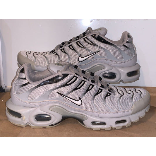 Nike Air Max Plus Wolf Gray Mens Size 10 Athletic Shoes Sneakers 852630-021