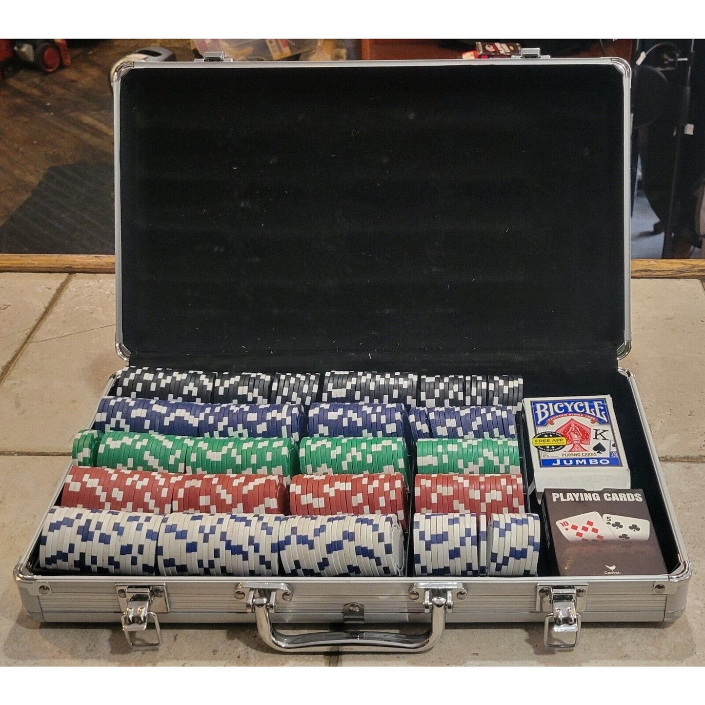 Cardinal Poker Set 400 Chips Aluminum Carrying Case Cards Texas Hold ‘Em, New