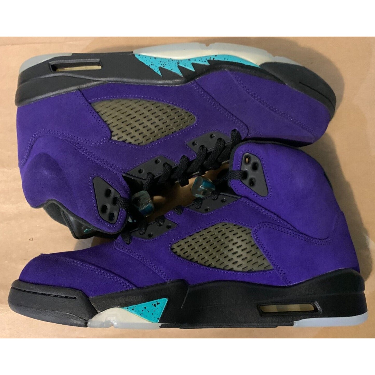 Size 11 - Jordan 5 Retro Alternate Grape 2020 136027-500