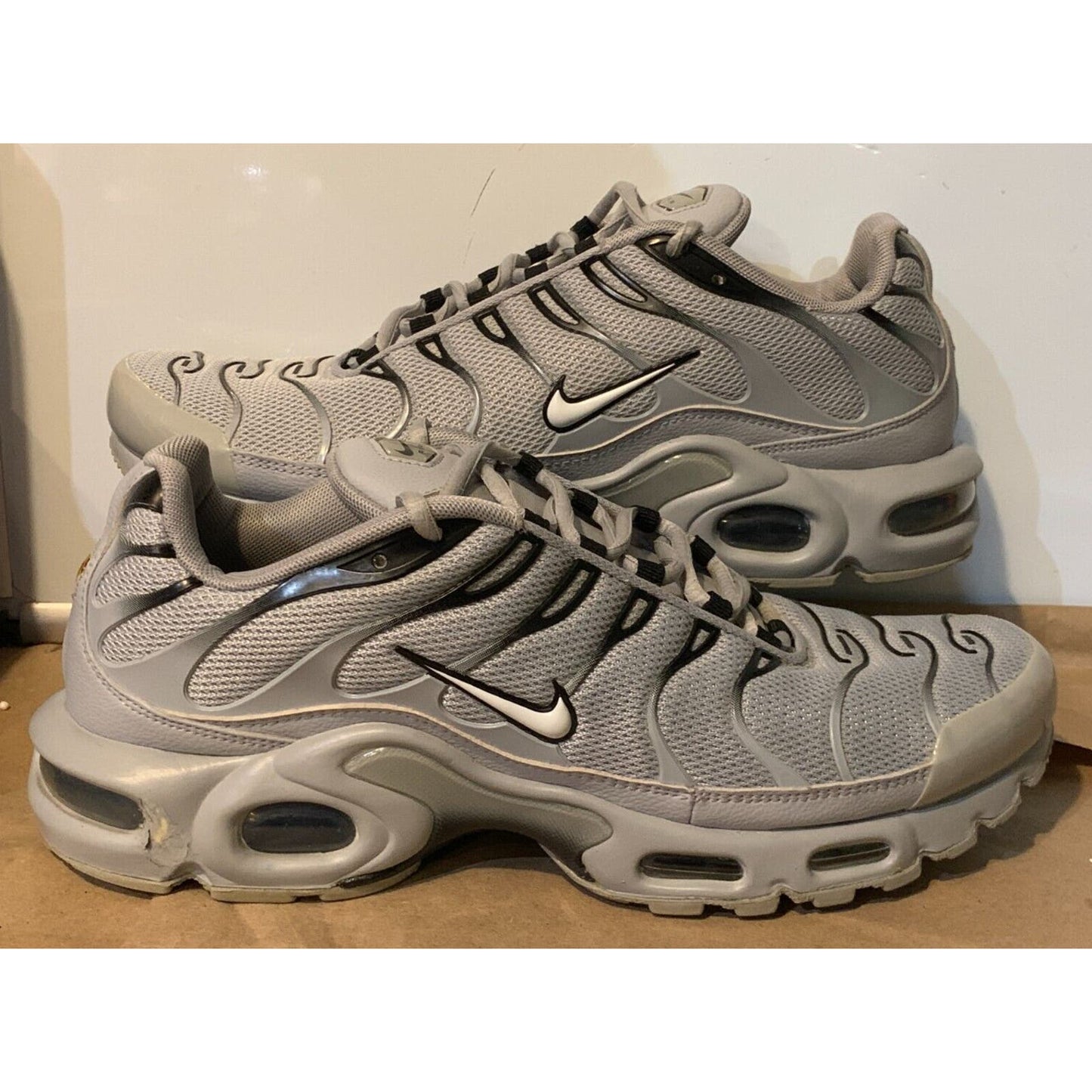 Nike Air Max Plus Wolf Gray Mens Size 10 Athletic Shoes Sneakers 852630-021