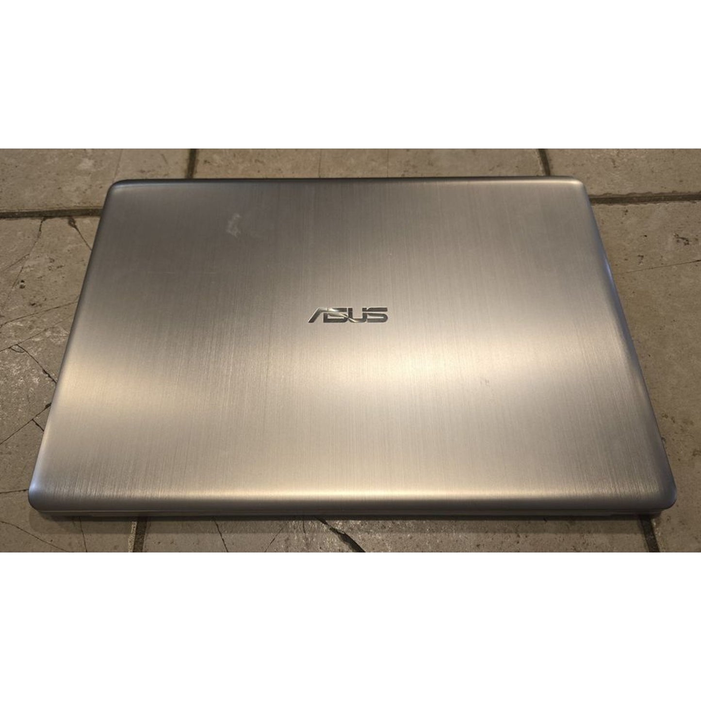 Asus VivoBook Pro 15 M580V / Intel Core I5-7300HQ / Nvidia GTX 1050 2GB / 256GB SSD / 8GB Ram /