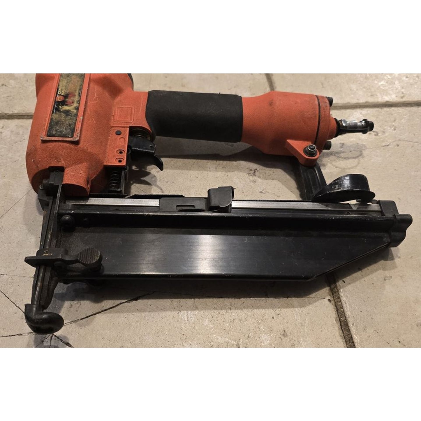 Campbell Hausfeld IFNO5400AV 2.5" Finish Nailer