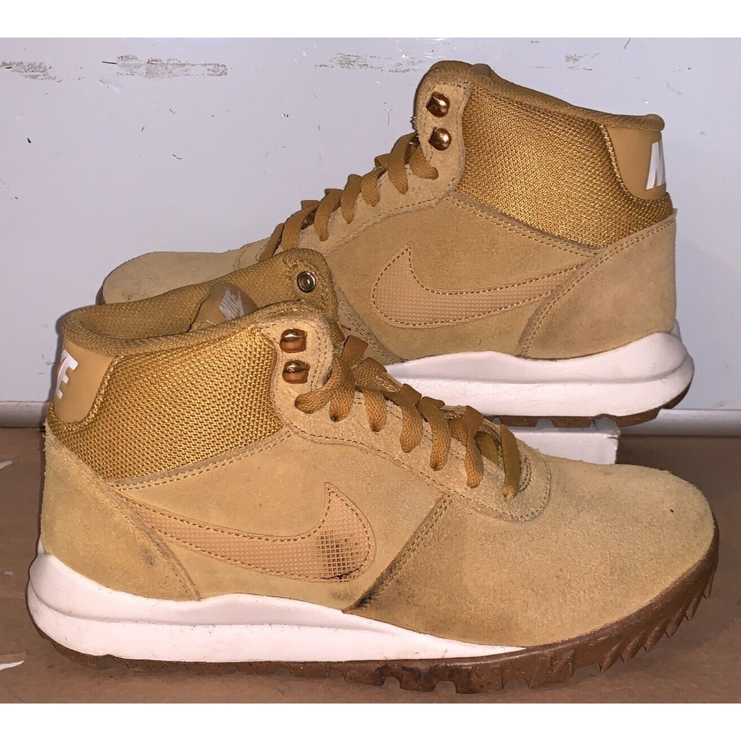 Nike Hoodland Suede Haystack Sail Gum Light Brown Men's Size 8 654888-727