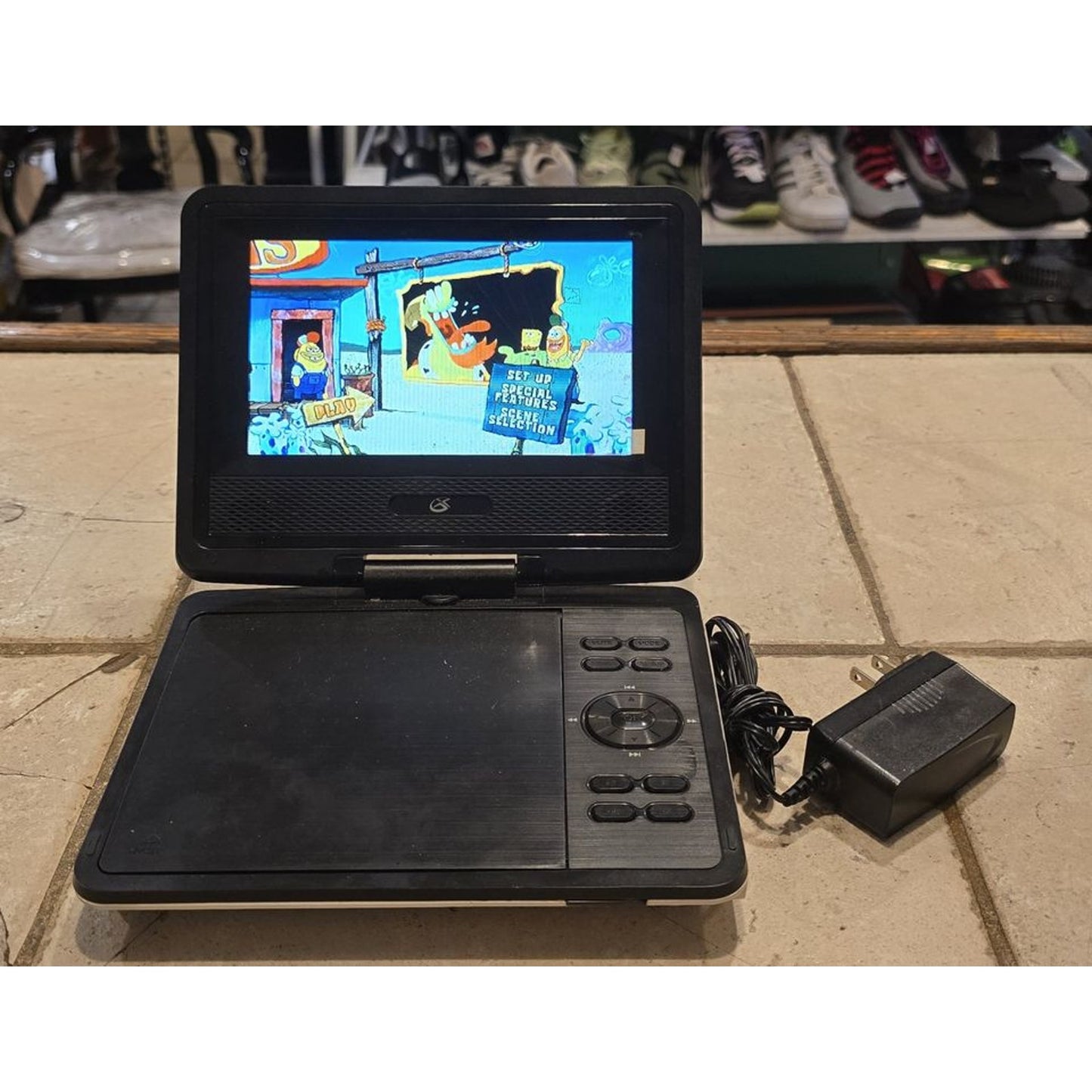 GPX PD701W 7" Portable DVD Player