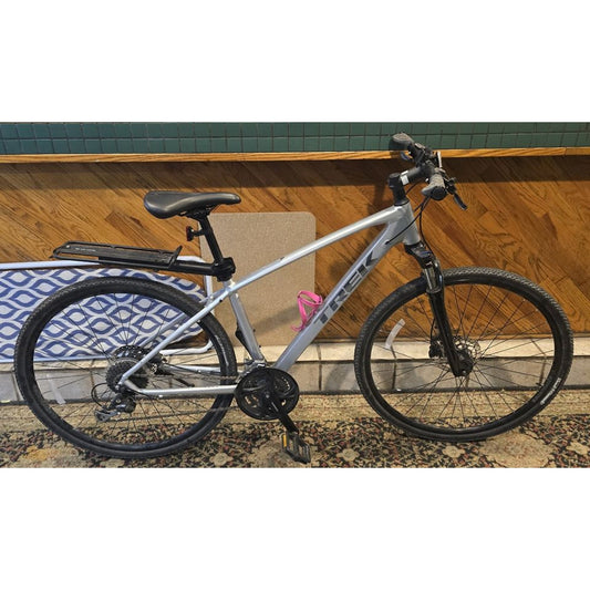 Trek Dual Sport 3 / 17" Frame / 700cm Wheels / 21-Speed /