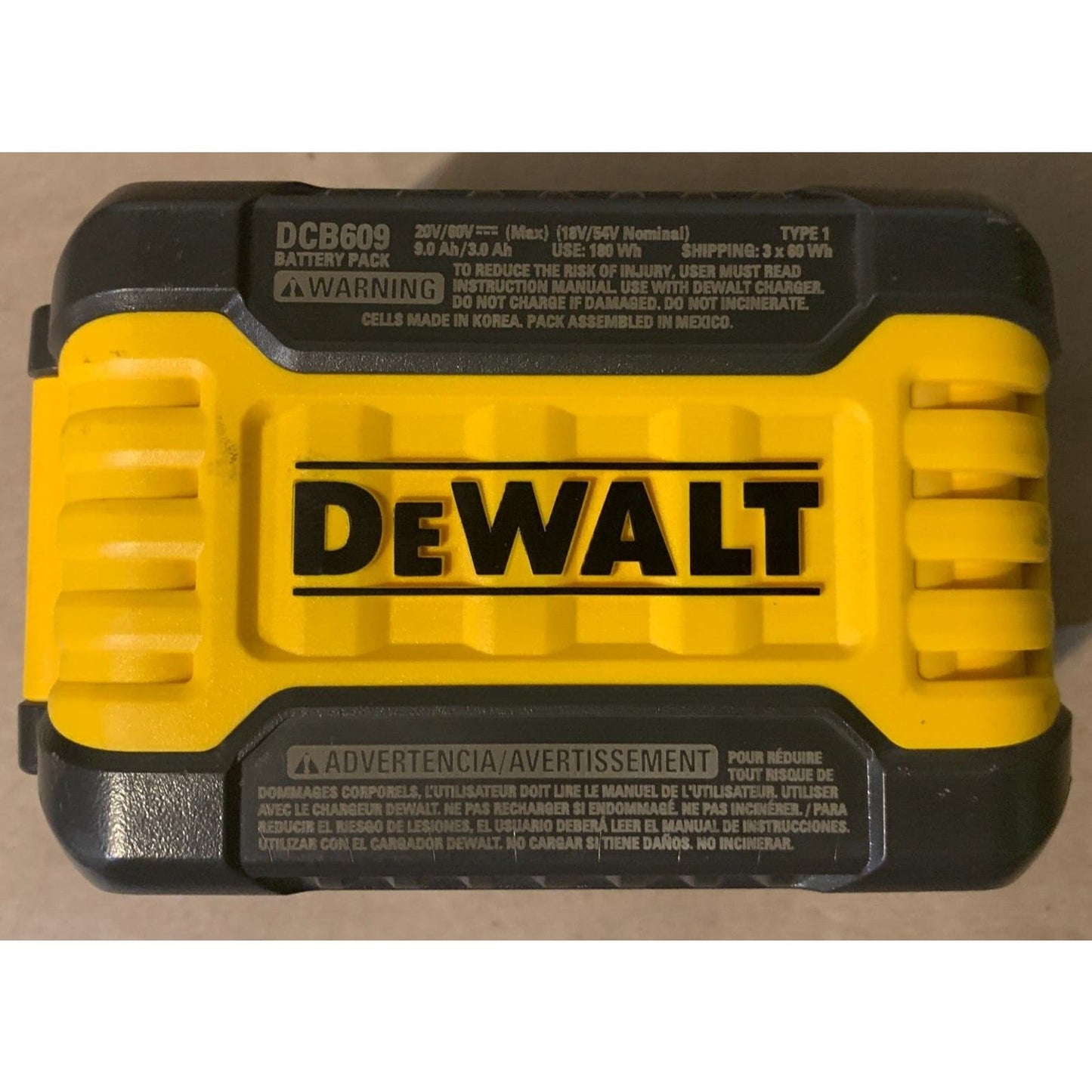 DEWALT (DCB609) FLEXVOLT 20V/60V MAX* Battery, 9.0-Ah & CHARGER DCB115