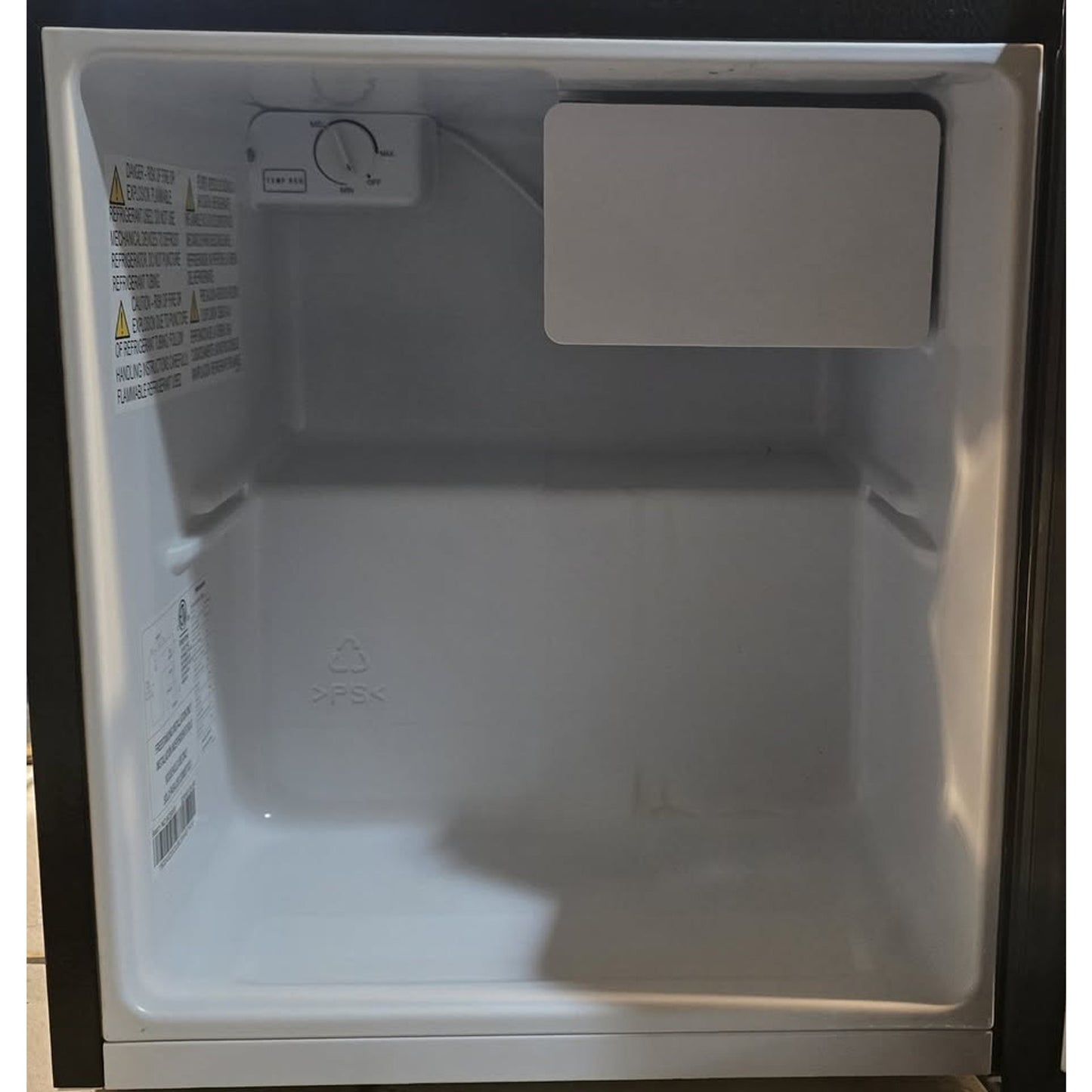 Hisense 1.6 Cu FT Single Door Mini Fridge / WMS017M6XBE /