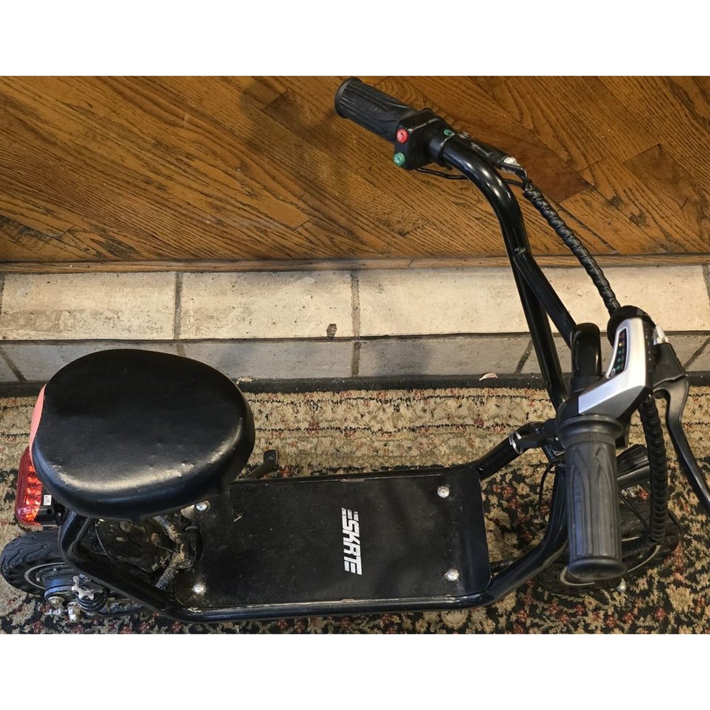 SKRT Electric Scooter / 350W / 48V  / 18 MPH / 18.6 Miles / 20" Wheels /Foldable /