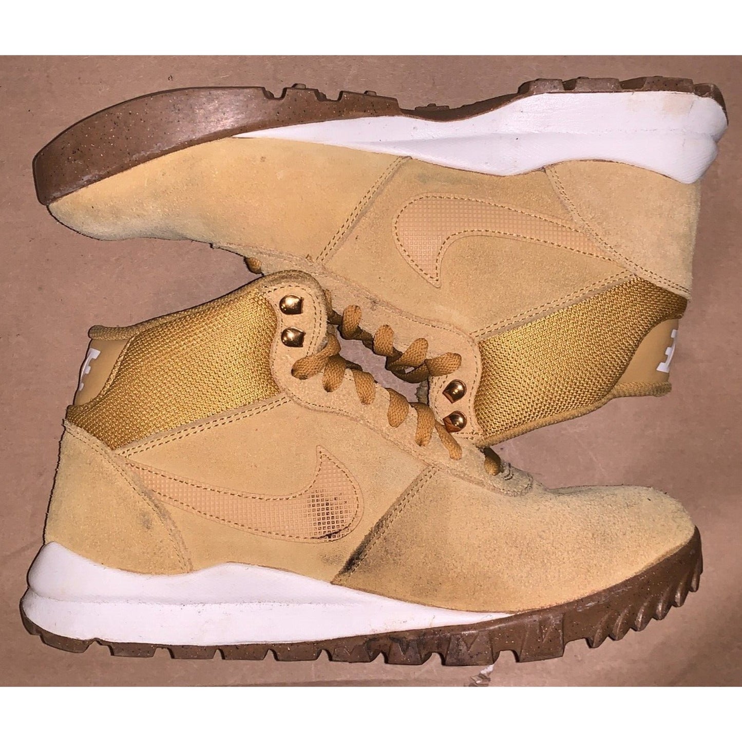 Nike Hoodland Suede Haystack Sail Gum Light Brown Men's Size 8 654888-727